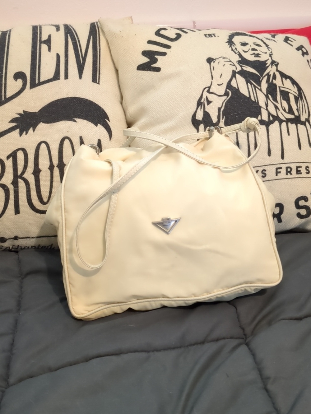 Authentic Bottega Veneta Cloth And Leather Bag 🛍️ - CUTE